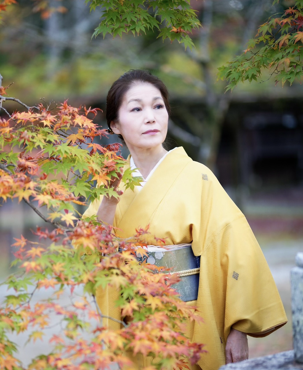 桜川舞｜黄色の着物で紅葉の中に佇む姿｜凛とした一瞬の美しさ｜美の型・初伝｜Full My Bijin Academy
