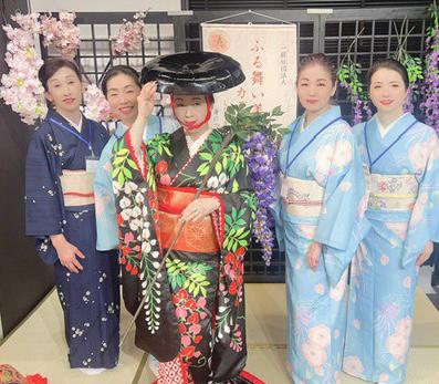 藤娘に扮したドバイ在住の着物プランナー